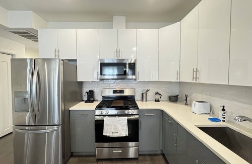 Communipaw Apartment | ROOFTOP VIEWS OF NYC+FREE Parking+Washer&Dryer