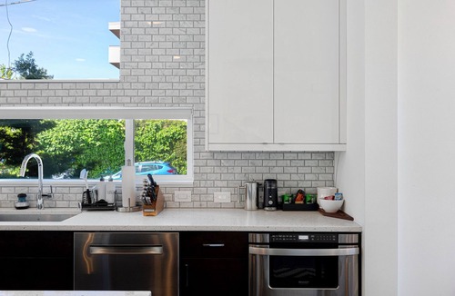 Lower Queen Anne House | Rooftop Views Walkable to Seattle Center, Gates, Amazon 2BR 3BA