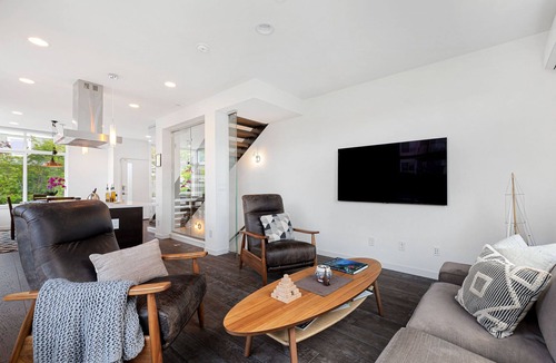 Lower Queen Anne House | Rooftop Views Walkable to Seattle Center, Gates, Amazon 2BR 3BA