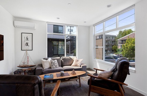 Lower Queen Anne House | Rooftop Views Walkable to Seattle Center, Gates, Amazon 2BR 3BA