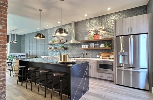 Cherokee Triangle House | Rooftop w/4 Suites @ Bungalou + Bourbon Bar + Gameyard