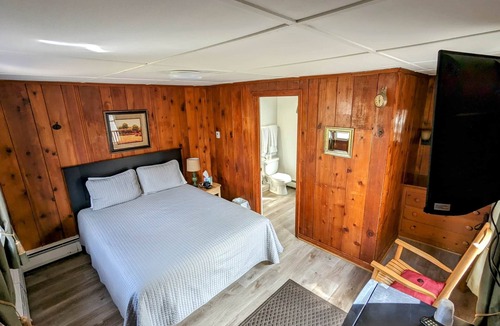 Lewiston Apartment | Room 1 - Riverside Motel - 1 Queen Bed