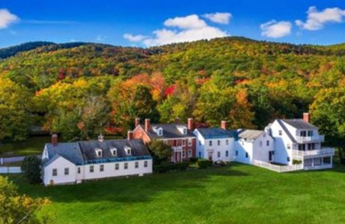 Francestown Apartment | Room 10 - Queen Room