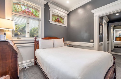 Broadway House | Room 101 - Unique Accommodations in Seattle's Capitol Hill