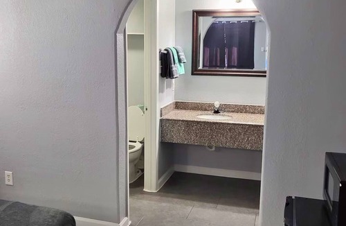 Livingston Apartment | Room 107 - 2 Double Beds