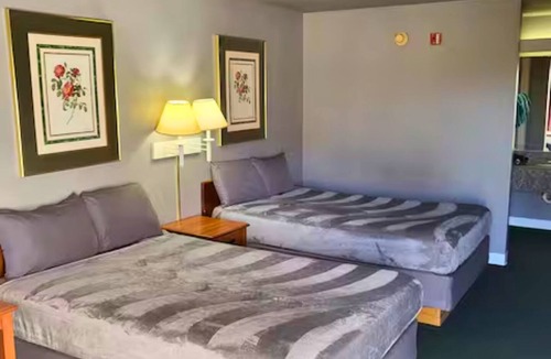Livingston Apartment | Room 107 - 2 Double Beds