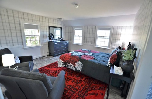 Francestown Apartment | Room 11- Double & Twin Room