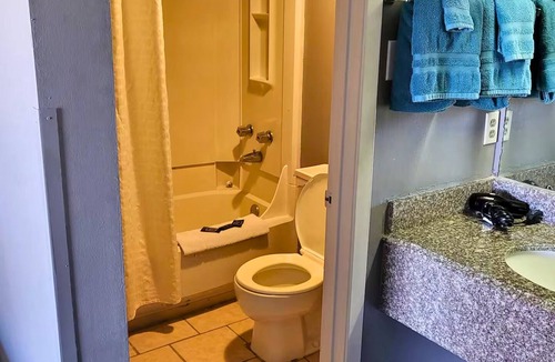 Livingston Apartment | Room 115 - 2 Double Beds