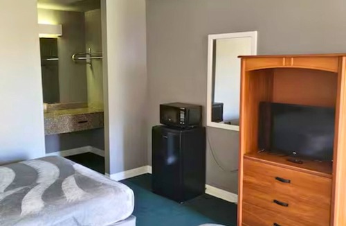 Livingston Apartment | Room 115 - 2 Double Beds