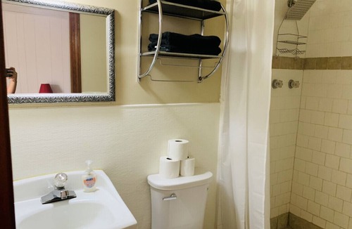 Harper Hotel | Room 15 - Standard Queen - Sleeps 2 - Harper Motel
