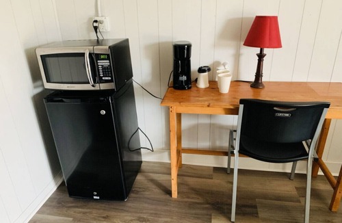 Harper Hotel | Room 17 - Standard Queen - Sleeps 2 - Harper Motel