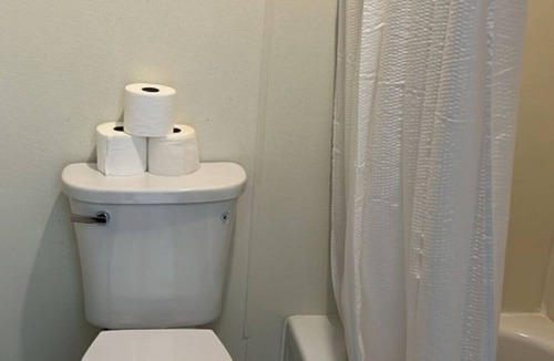 Harper Hotel | Room 18 - Standard Queen - Sleeps 4 - Harper Motel