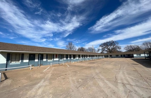 Harper Hotel | Room 18 - Standard Queen - Sleeps 4 - Harper Motel