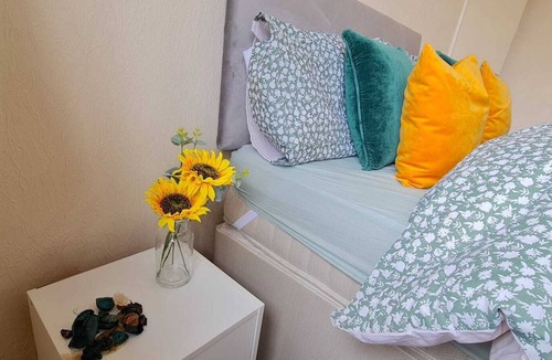 Iver House | Room 2 - Bathurst Walk