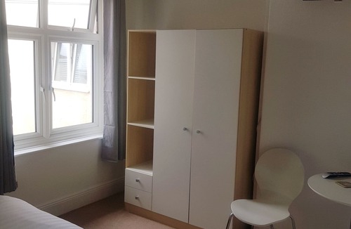 Paignton House | Room 2 double ensuite with shower