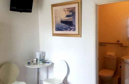 Paignton House | Room 2 double ensuite with shower