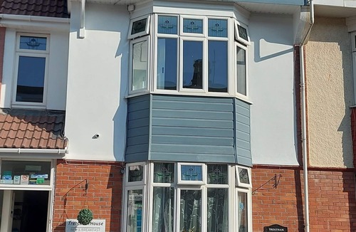 Paignton House | Room 2 double ensuite with shower