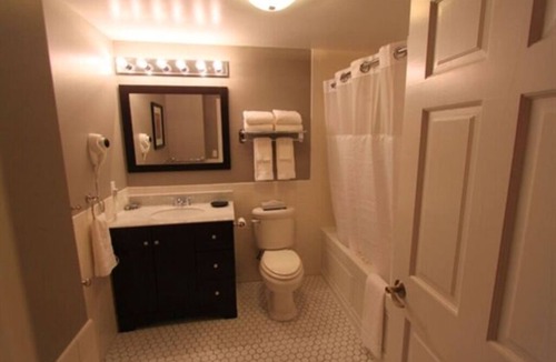 Gaffer District Apartment | ROOM 2 King Guestroom