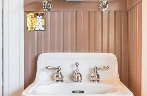 Capitol Hill House | Room 203 - Unique Accommodations in Seattle's Capitol Hill