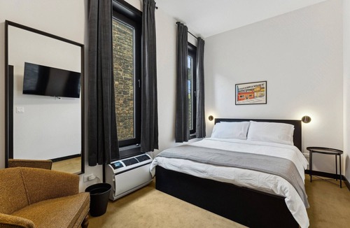 Palmer Square Hotel | Room 211 at Logan Square SRO Hotel