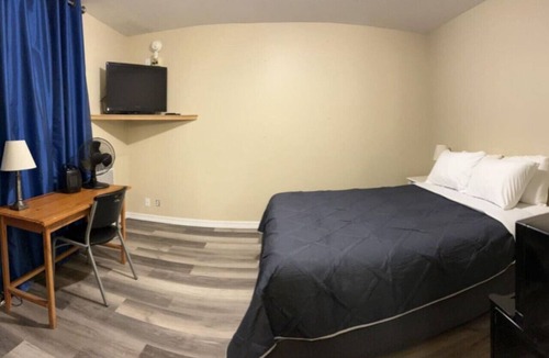 Harper Hotel | Room 25 - Standard Queen - Sleeps 2 - Harper Motel