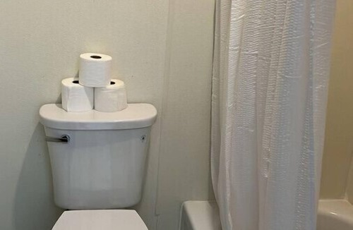 Harper Hotel | Room 27 - Double Queen - Sleeps 4 - Harper Motel