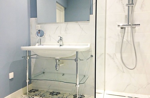 Jarze Bed & Breakfast | Room 3 King size double with ensuite