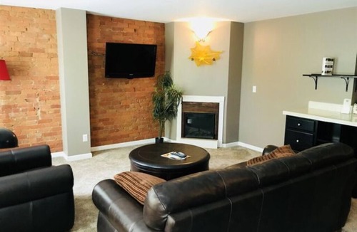 Gaffer District Apartment | ROOM 3 Luxury King Suite