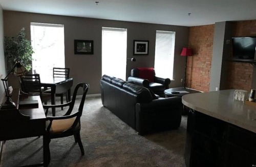 Gaffer District Apartment | ROOM 3 Luxury King Suite