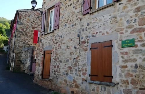 Saint-Gervazy Apartment | Room 3 with Shared Terrace