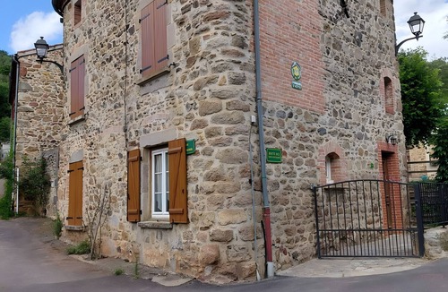 Saint-Gervazy Apartment | Room 3 with Shared Terrace