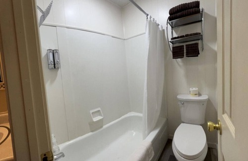 Harper Hotel | Room 30 - Standard Queen - Sleeps 2 - Harper Motel