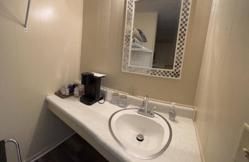 Harper Hotel | Room 30 - Standard Queen - Sleeps 2 - Harper Motel