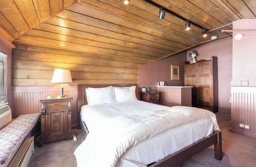 Broadway House | Room 307 - Unique Accommodations in Seattle's Capitol Hill