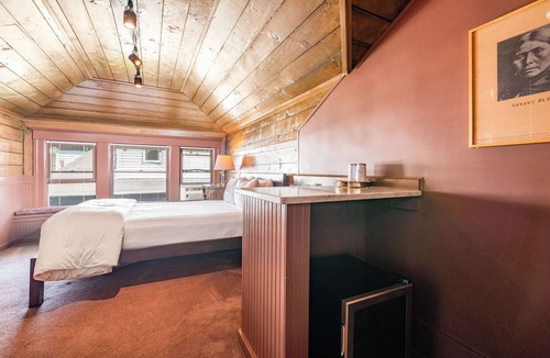 Broadway House | Room 307 - Unique Accommodations in Seattle's Capitol Hill