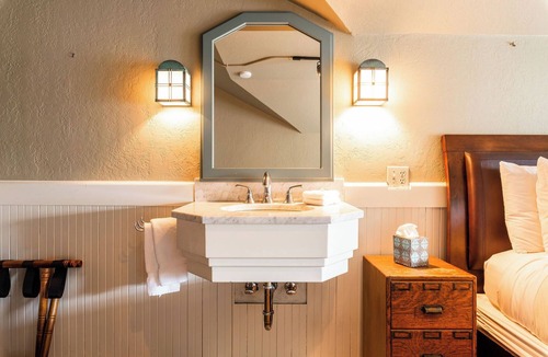 Broadway House | Room 308 - Unique Accommodations in Seattle's Capitol Hill