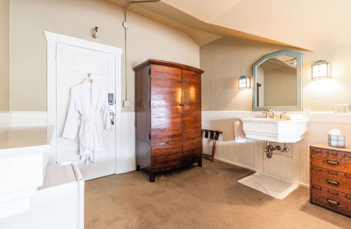 Broadway House | Room 308 - Unique Accommodations in Seattle's Capitol Hill