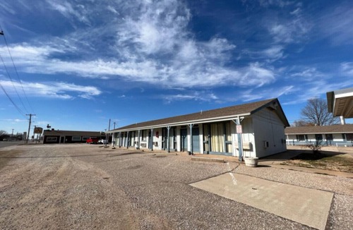 Harper Hotel | Room 32 - Standard Queen - Sleeps 2 - Harper Motel
