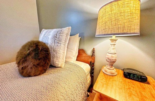 Manchester Center Bed & Breakfast | Room 4 - Prickly Pear double room