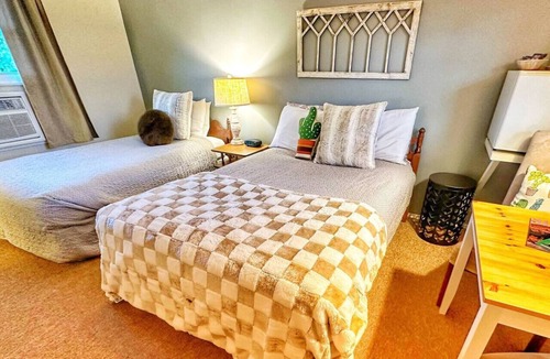 Manchester Center Bed & Breakfast | Room 4 - Prickly Pear double room