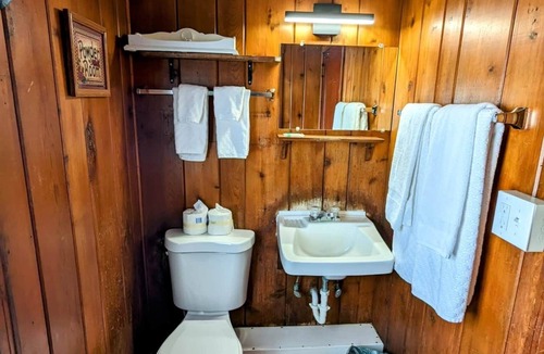 Lewiston Apartment | Room 6 - Riverside Motel - 1 Queen, 1 Twin