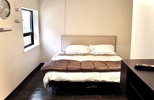 Fourmile House | Room 6 within the Pine Mountain Inn