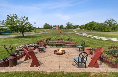 Hudson Hotel | Room 7- Sunset Acres Motel