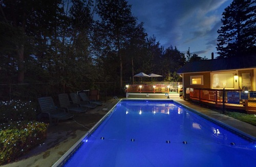 Weirs Beach House | Room 8 (3rd Floor and Shared Bathroom)