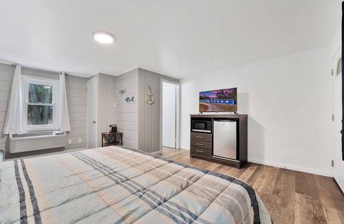 Houghton Lake Hotel | Room #8: Updated King Suite w/small couch