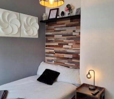 Ellesmere Port House | Room@87