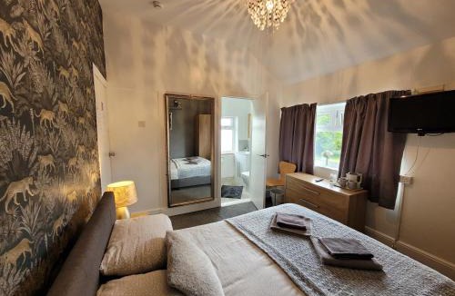 Ellesmere Port House | Room@87