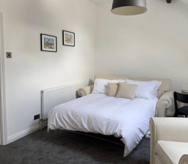 Easton in Gordano Apartment | Room above the Inn