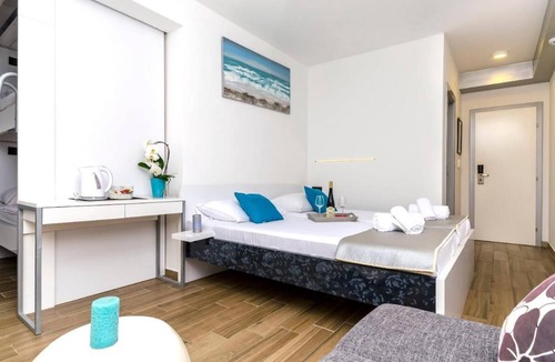 Kastel Stafilic House | Room-all Saints Suites B&b Kastela