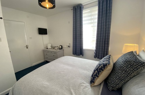 Babbacombe Bed & Breakfast | Room by the beach!